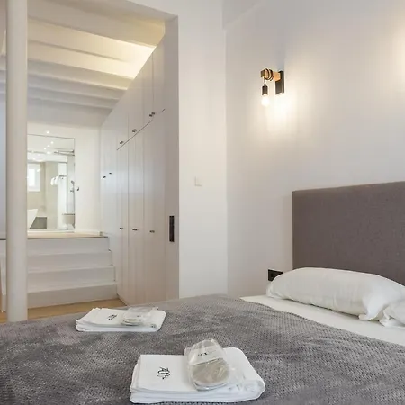 Designer Loft With Terrace In Prime Location *